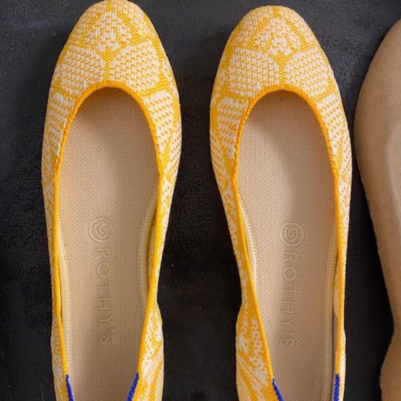 BNIB Rothy's Bundle:  size 9 Daisy Squares and Jardin Yellow Essential Pouch - Picture 2 of 6